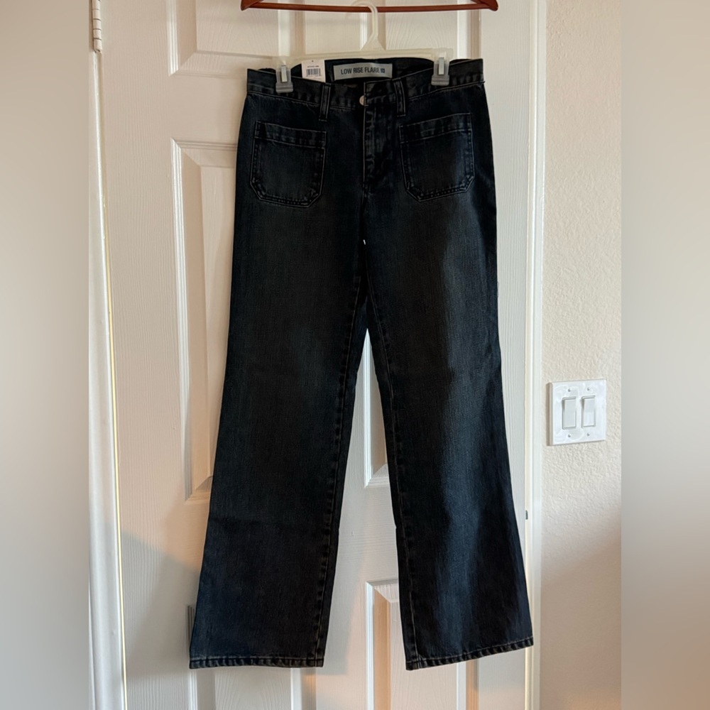 Brand new. Original Women’s Vintage Gap low rise flare jeans. Size 6.